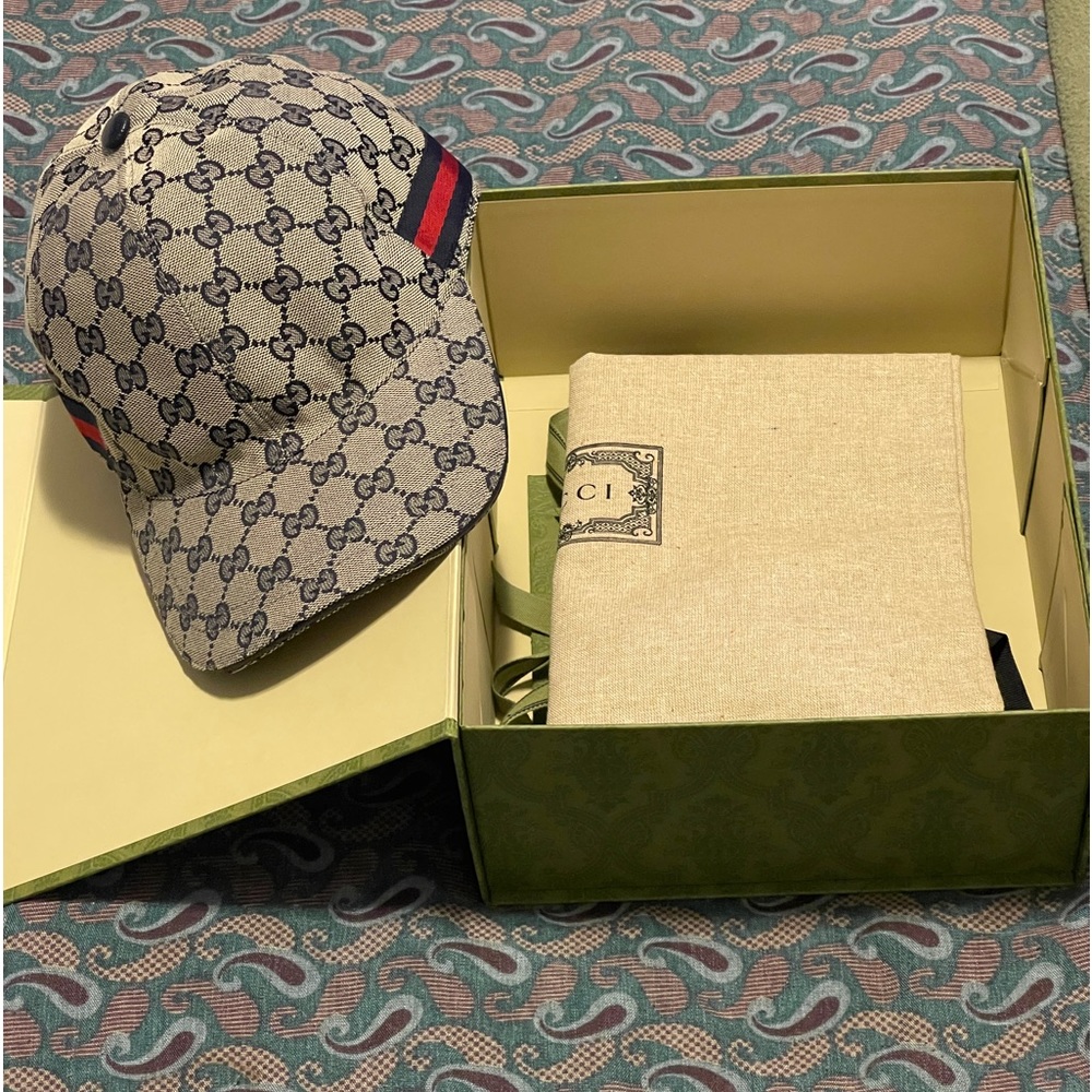 Gucci adjustable strap double G’s canvas baseball cap.